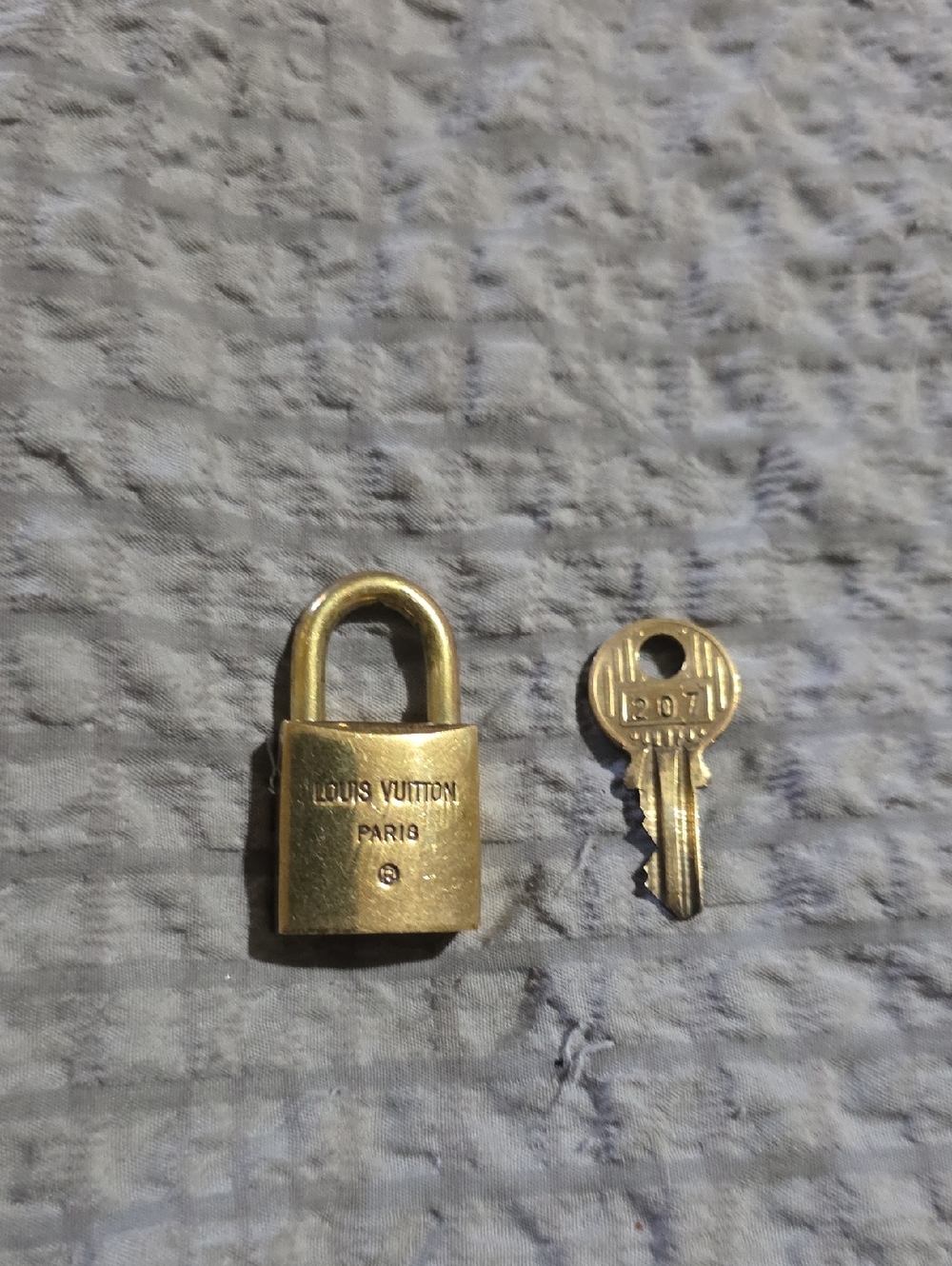 LOUIS VUITTON PADLOCK AND KEY #207